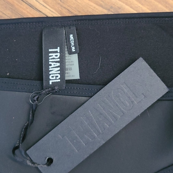 Traingl Bikini - Picture 2 of 4